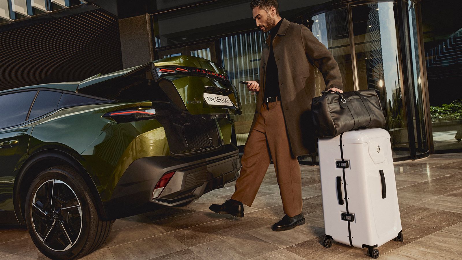 Επίσημη πρεμιέρα για το ανανεωμένο Peugeot 408